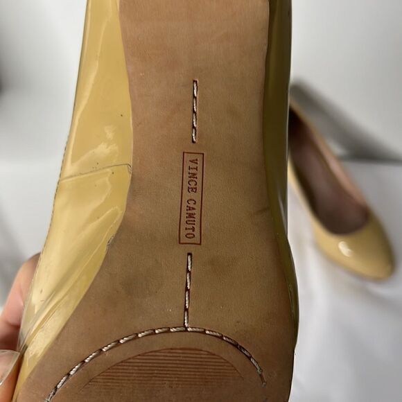 Vince Camuto Size 8 Mustard Pumps - Picture 2 of 4